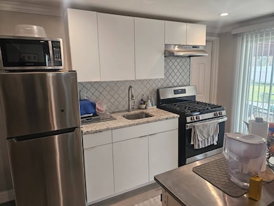 794 Vivian Ct, Baldwin, NY 11510 - photo 7