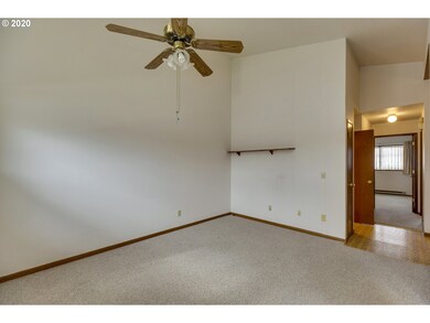 605 N Douglas Ln, Canby, OR 97013 - photo 5