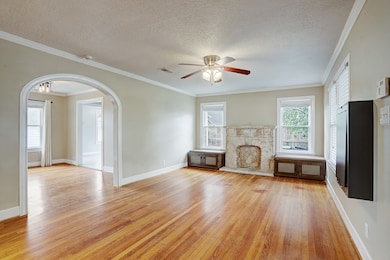 916 Eleanor St, Houston, TX 77009 - photo 3