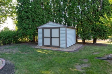 2122 Crescent Dr, Cedar Falls, IA 50613 - photo 5