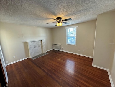 321 W Ianthe St unit 4, Tavares, FL 32778 - photo 3