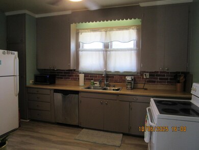 603 N Court St, Circleville, OH 43113 - photo 7