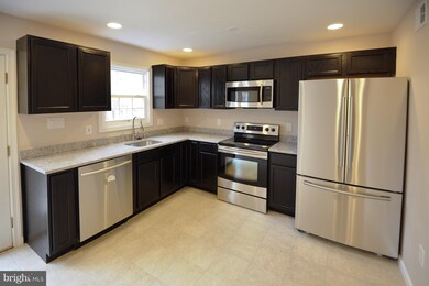 16706 Chowning Ct, Woodbridge, VA 22191 - photo 2