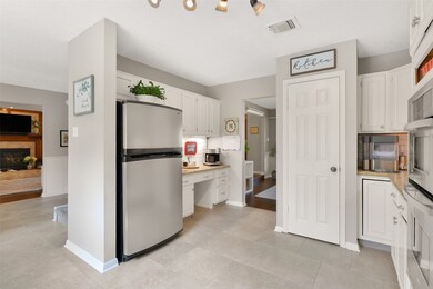 2405 S Mission Cir, Friendswood, TX 77546 - photo 6