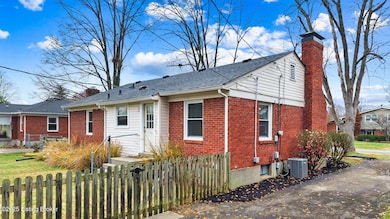 4312 Kinloch Rd, Louisville, KY 40207 - photo 2