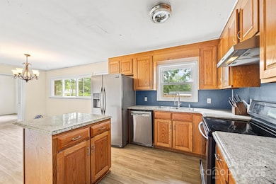 1109 W Edgemont Dr, Lancaster, SC 29720 - photo 7