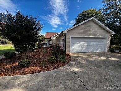 137 E Debbie Ln, Statesville, NC 28625 - photo 4