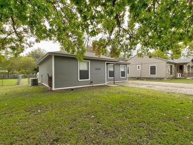 509 Poindexter Ave, Cleburne, TX 76033 - photo 4