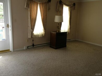 5571 Wedge Ln, Allentown, PA 18106 - photo 3