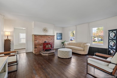 10 Albertson St, Hyde Park, NY 12538 - photo 4