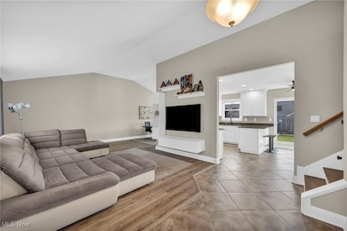 32194 N Roundhead Dr, Solon, OH 44139 - photo 2