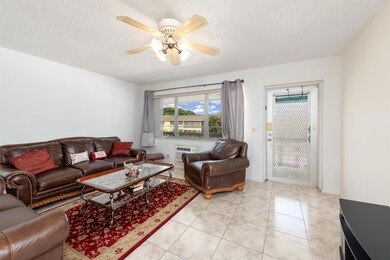 221 Windsor J unit 221, West Palm Beach, FL 33417 - photo 3