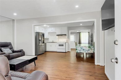 847 Meadow Rock Dr, Stone Mountain, GA 30083 - photo 3