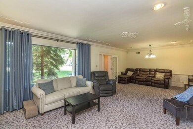 Family Room (2)
