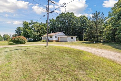 02-8488-48th-Ave-Covert-MI-49043-WindowS