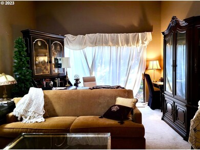 Living Room-Vaulted Ceilings