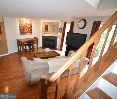 11944 Hollowwind Ct, Reston, VA 20194 - photo 2