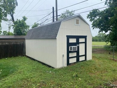 1106 Crestwood Dr, Cleburne, TX 76033 - photo 3