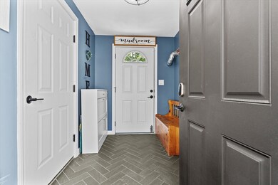 2 Litchfield Ave, Dracut, MA 01826 - photo 4