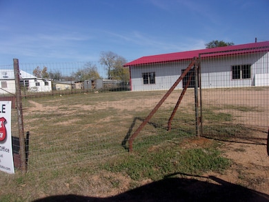 1202 Bessemer Ave, Llano, TX 78643 - photo 2