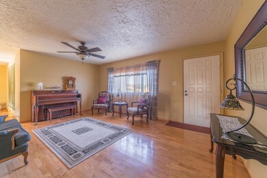 5702 Chaparral Ave, Farmington, NM 87402 - photo 4