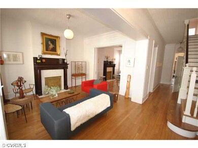 Living Room - Open and bright with embossed ceilin