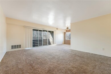 LARGE LIVING ROOM