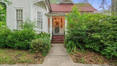820 E. LAUREL AVE