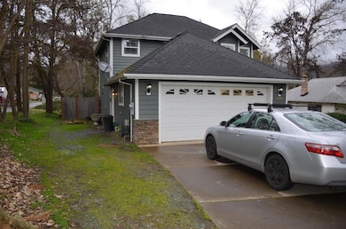 402 NW Pleasant View Dr, Grants Pass, OR 97526 - photo 2