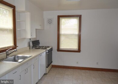 1241 Linden Ave, Halethorpe, MD 21227 - photo 5