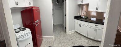 2455 Military St unit 5, Port Huron, MI 48060 - photo 5