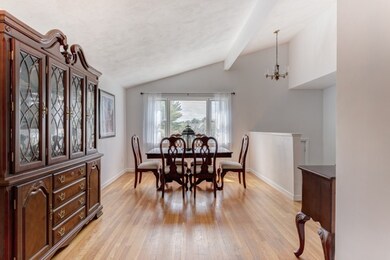 531 Coronation Dr, Franklin, MA 02038 - photo 5