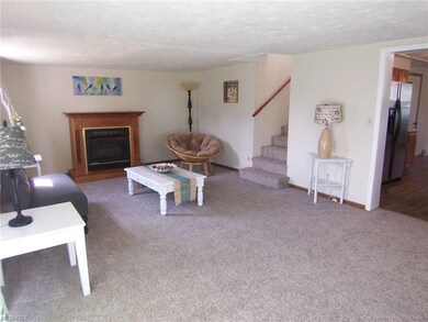 Large livingroom with gas log fireplace, new carpe