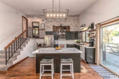 4419 Canterbury Ln, Davenport, IA 52806 - photo 2