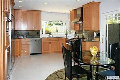 The kitchen also includes eat-in breakfast nook & 