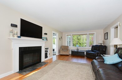 724 Salisbury St, Worcester, MA 01609 - photo 3