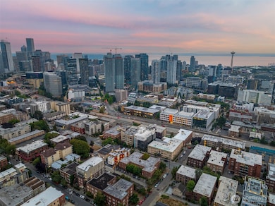 318 Bellevue Ave E, Seattle, WA 98102 - photo 2