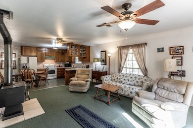 130 Hilltop Lsv Dr, Huntsville, TX 77320 - photo 3