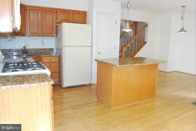 10616 Alison Dr, Burke, VA 22015 - photo 5