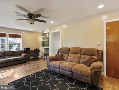 305 W 7th St, Waynesboro, PA 17268 - photo 5