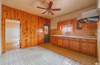 1001 Broadway St, Lincoln, IL 62656 - photo 7