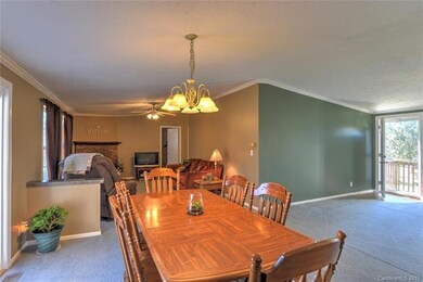 Dining room centrally located between kitchen, fam