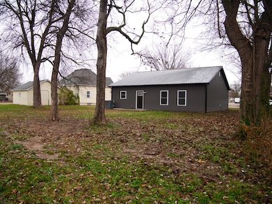 921 H St NW, Miami, OK 74354 - photo 3