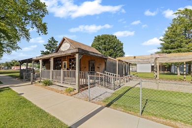 607 N Poplar St, Centralia, IL 62801 - photo 4