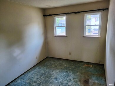 2409 W 59th St, Davenport, IA 52806 - photo 5