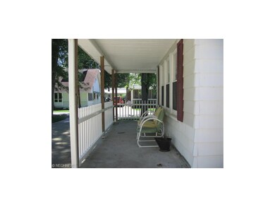 LARGE, MAINTENANCE FREE WRAP PORCH
