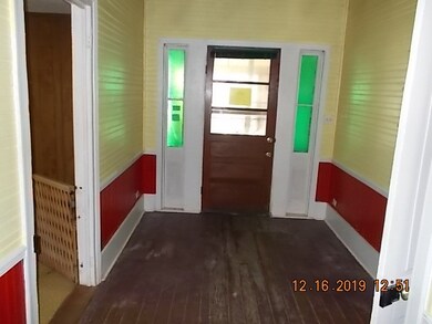 FOYER / ENTRY