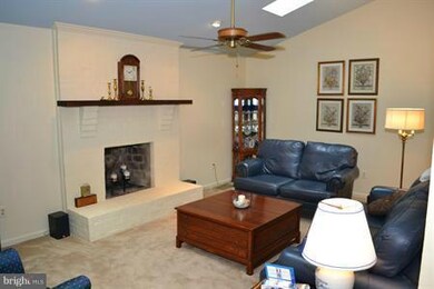 15520 Norman Dr, North Potomac, MD 20878 - photo 3