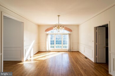 9001 Saunders Ln, Bethesda, MD 20817 - photo 7