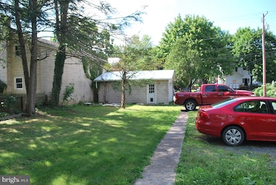 132 W Mcclure St, New Bloomfield, PA 17068 - photo 4